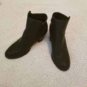 Basic black ankle booties